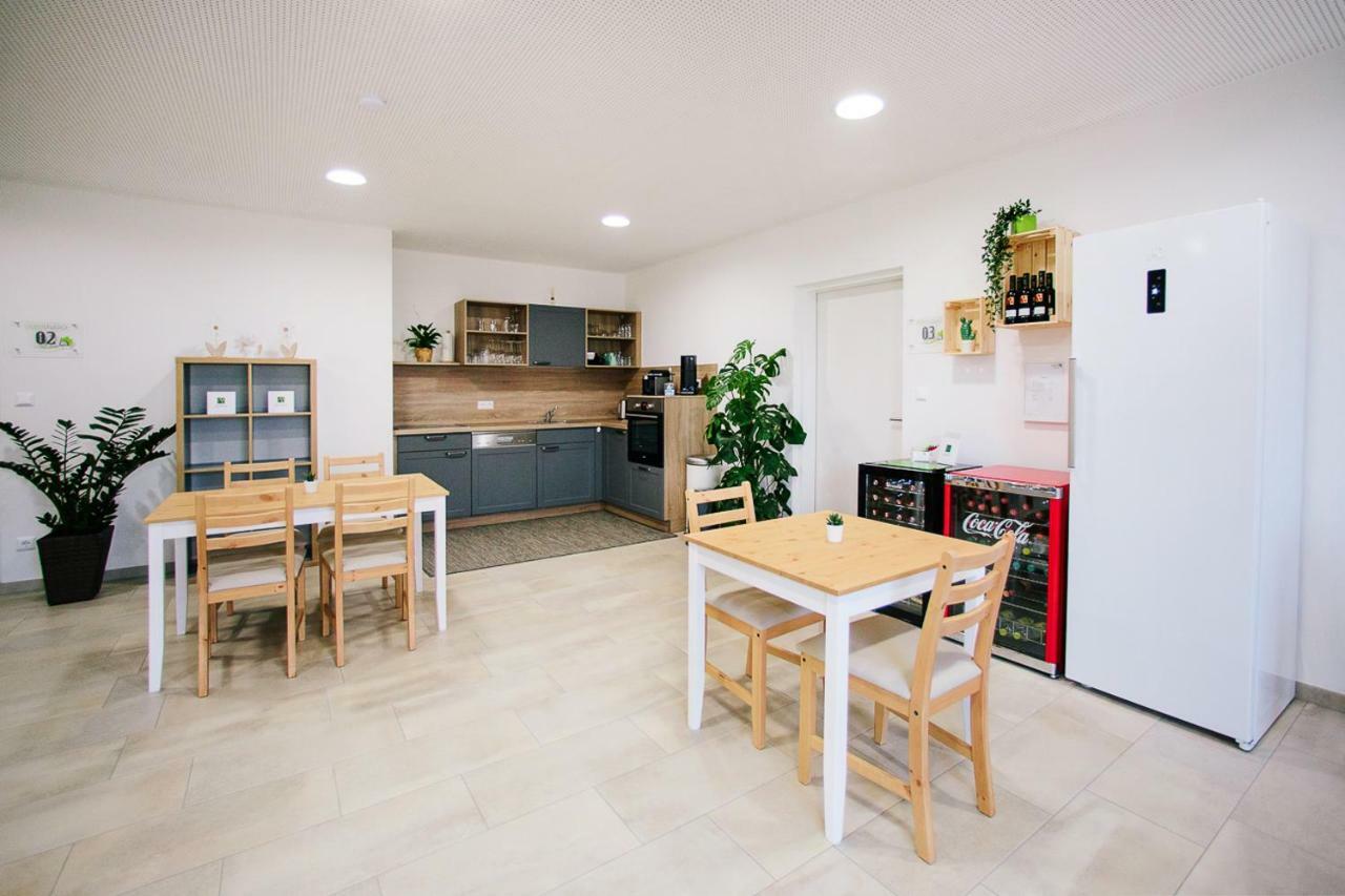 Steira-Studios Ehrenhausen Exteriör bild